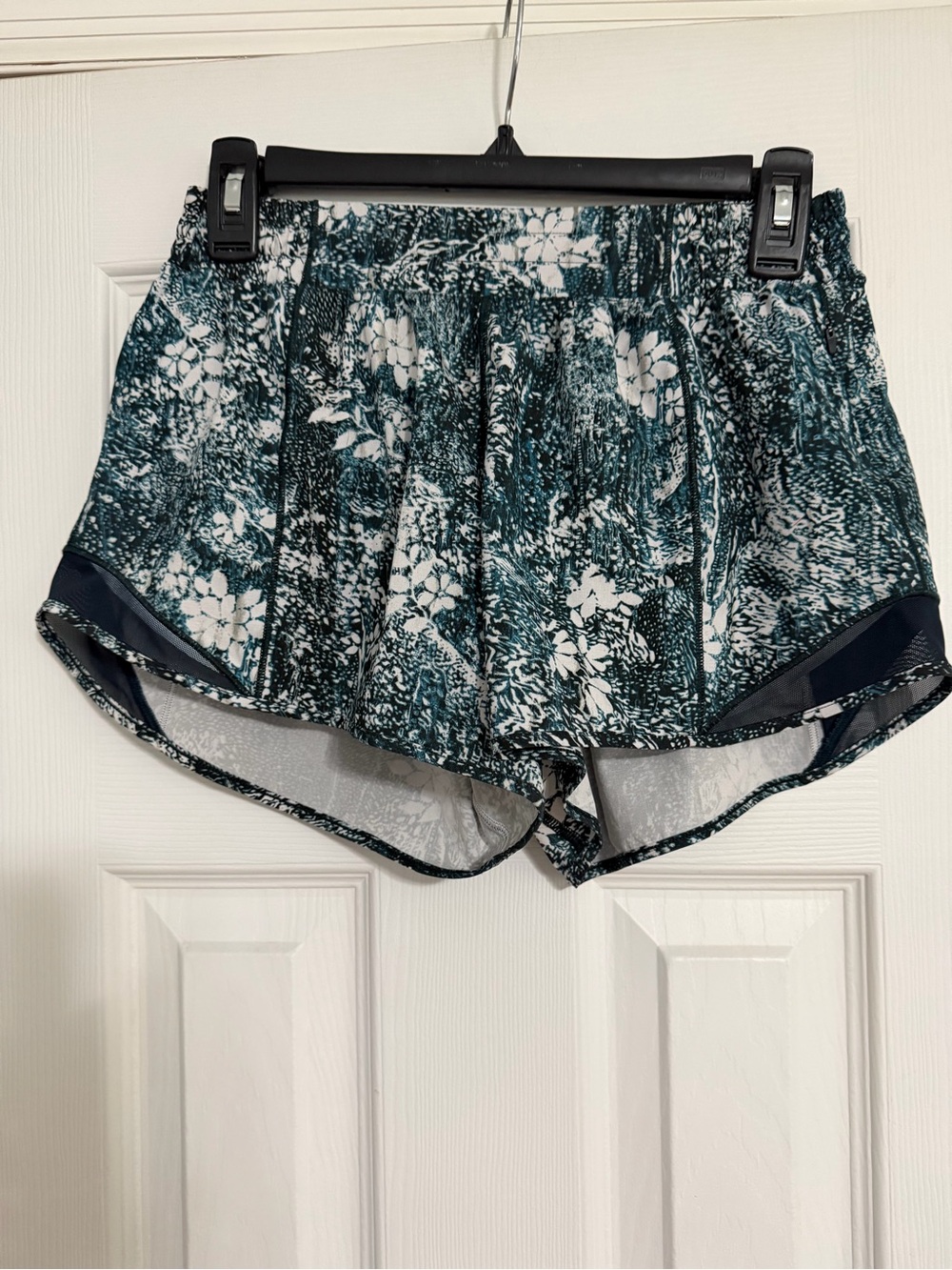 Lululemon hotty hot shorts II 4“women’s size 6 Running Shorts - green activewear - Picture 3 of 11